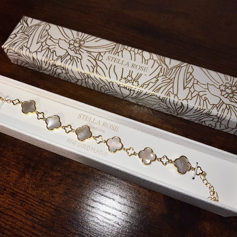 Stella Rose Fine Gold Plated 6” +1” extender Mother of Pearl Clover Bracelet - Picture 2 of 3